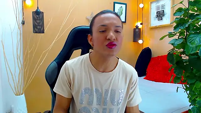 aslyhernandez 7 online show from 09/17/25, 12:07