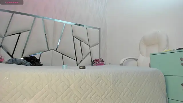 Victoriaa millers online show from 07/16/26, 08:37