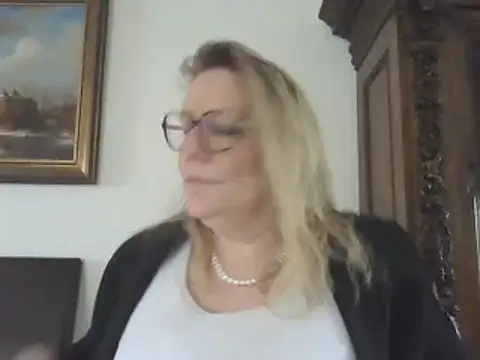 Silkesquirt online show from 01/21/25, 01:22