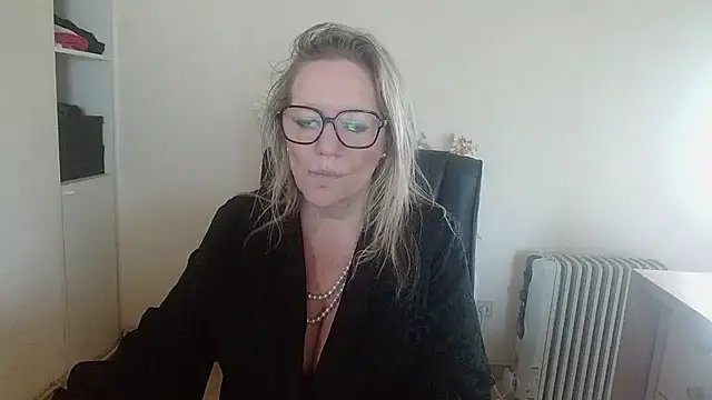 Silkesquirt online show from 10/28/25, 08:07