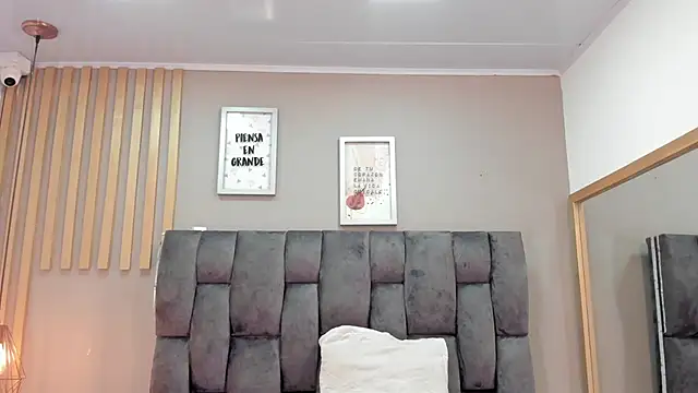 mariaa fernanda online show from 11/30/25, 04:05