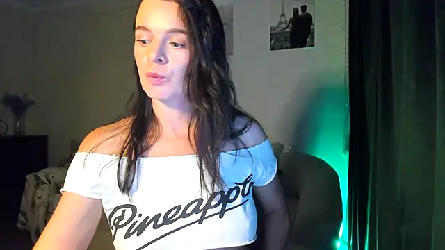 Snapshot of damla555 chatting on 06/18/26, 08:35 damla555 online show from 06/18/26, 08:35