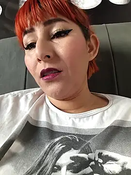 Snapshot of florecita9 chatting on 11/19/25, 05:57 florecita9 online show from 11/19/25, 05:57