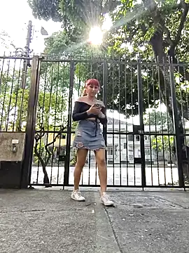 Snapshot of florecita9 chatting on 12/13/25, 07:53 florecita9 online show from 12/13/25, 07:53