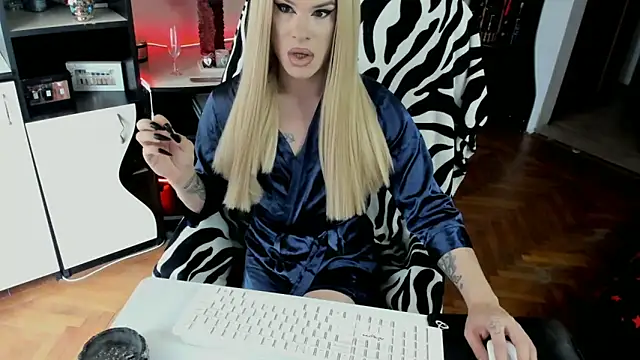 EvelynLexy online show from 11/15/25, 09:28