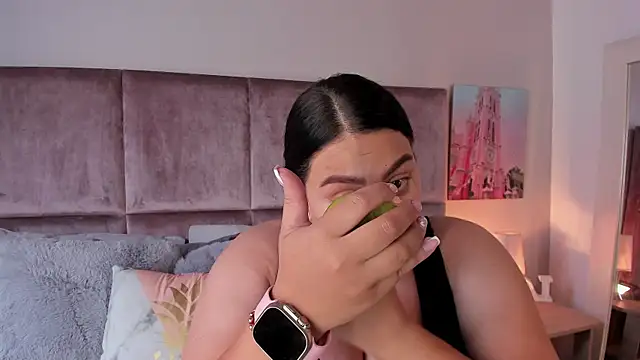 Snapshot of Salomesimos1 chatting on 02/20/25, 04:46 Salomesimos1 online show from 02/20/25, 04:46