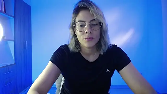 Snapshot of candydowson1 chatting on 10/24/25, 09:11 candydowson1 online show from 10/24/25, 09:11