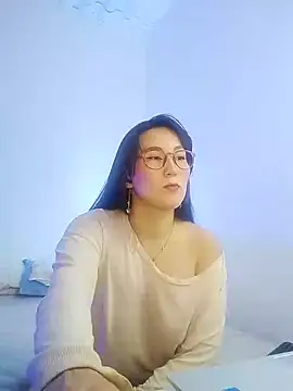 Elle Lee  online show from 12/05/24, 10:45