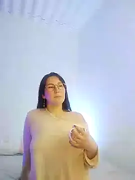 Elle Lee  online show from 12/06/24, 02:13