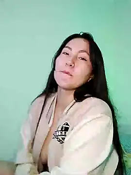 Elle Lee  online show from 02/07/25, 04:59