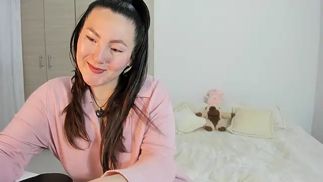 Snapshot of Elle_Lee_ chatting on 09/15/25, 02:17 Elle Lee  online show from 09/15/25, 02:17