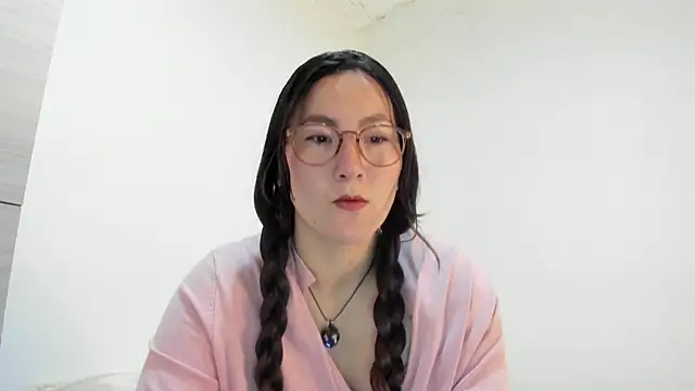 Snapshot of Elle_Lee_ chatting on 09/30/25, 03:50 Elle Lee  online show from 09/30/25, 03:50