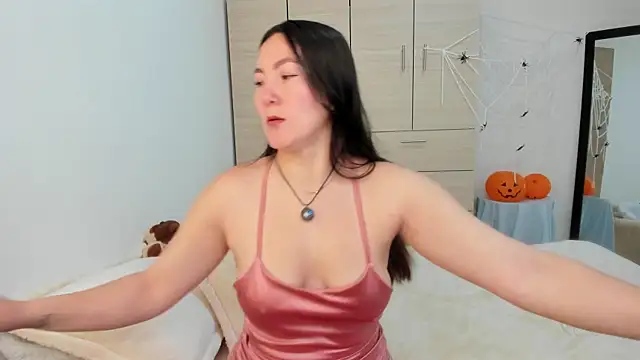 Snapshot of Elle_Lee_ chatting on 10/13/25, 03:45 Elle Lee  online show from 10/13/25, 03:45