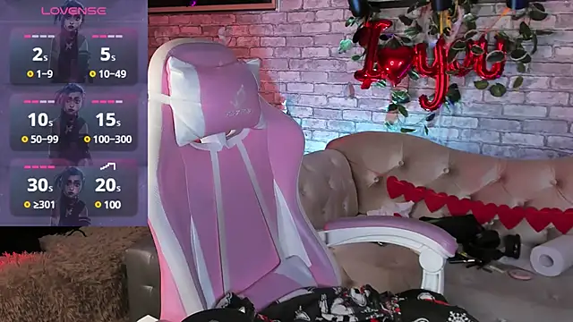 Snapshot of Alex_Howell chatting on 02/13/25, 08:45 Alex Howell online show from 02/13/25, 08:45