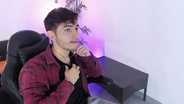 Snapshot of DiegoRogue_ chatting on 12/11/24, 12:34 DiegoRogue online show from 12/11/24, 12:34