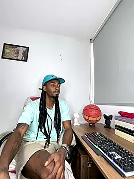 Snapshot of Malkon_Big chatting on 10/12/25, 09:36 Malkon Big online show from 10/12/25, 09:36