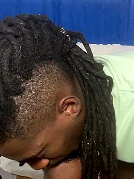 Snapshot of Malkon_Big chatting on 10/28/25, 10:34 Malkon Big online show from 10/28/25, 10:34