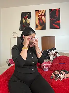 karenlennox1 online show from 06/11/26, 01:38