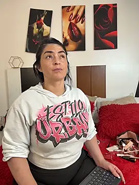 karenlennox1 online show from 06/16/26, 11:29