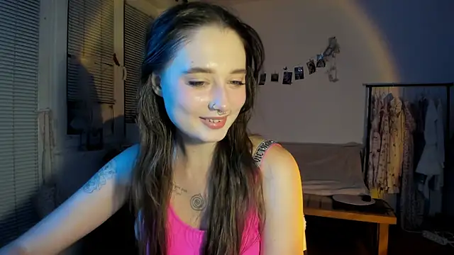 Snapshot of Jenny_darling_love chatting on 09/21/25, 06:20 Jenny darling love online show from 09/21/25, 06:20