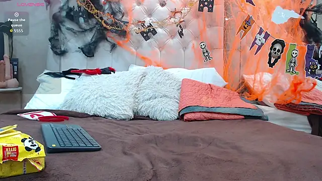 Snapshot of La_Crespa_x chatting on 10/13/25, 12:16 La Crespa x online show from 10/13/25, 12:16