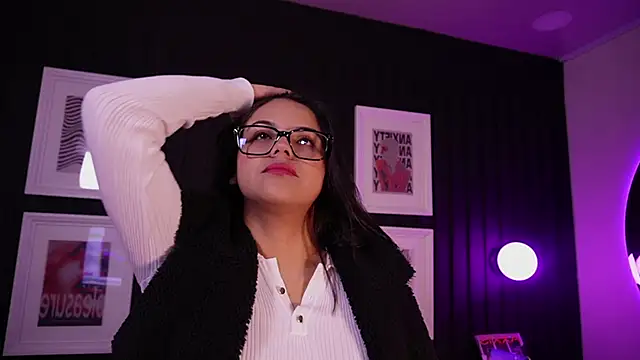 Snapshot of Sophia_wilsonn_ chatting on 03/12/26, 10:32 Sophia wilsonn online show from 03/12/26, 10:32