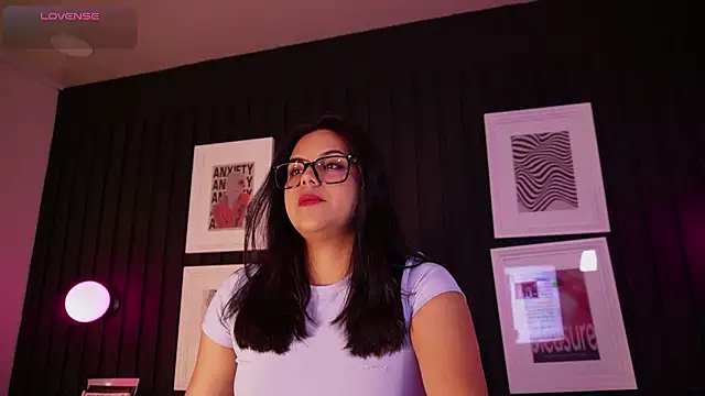 Snapshot of Sophia_wilsonn_ chatting on 03/26/26, 10:54 Sophia wilsonn online show from 03/26/26, 10:54