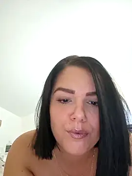 Snapshot of Xladycharme chatting on 11/19/25, 02:06 Xladycharme online show from 11/19/25, 02:06