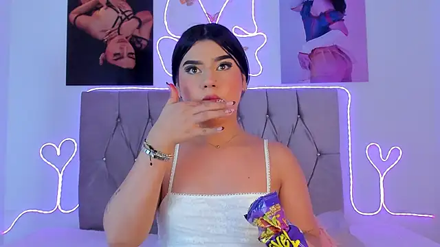 Ashley piinkk  online show from 05/06/26, 06:52
