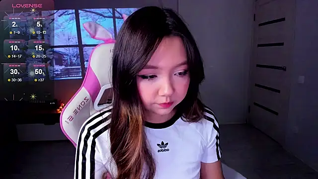 Snapshot of Fluffy_Rose chatting on 11/21/25, 01:48 Fluffy Rose online show from 11/21/25, 01:48