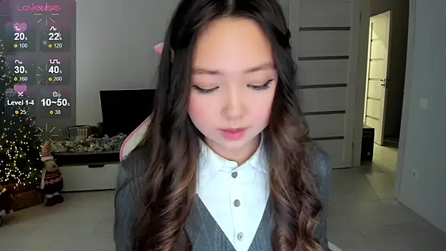 Snapshot of Fluffy_Rose chatting on 12/14/25, 04:07 Fluffy Rose online show from 12/14/25, 04:07