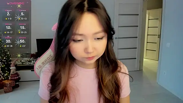 Snapshot of Fluffy_Rose chatting on 12/16/25, 03:22 Fluffy Rose online show from 12/16/25, 03:22