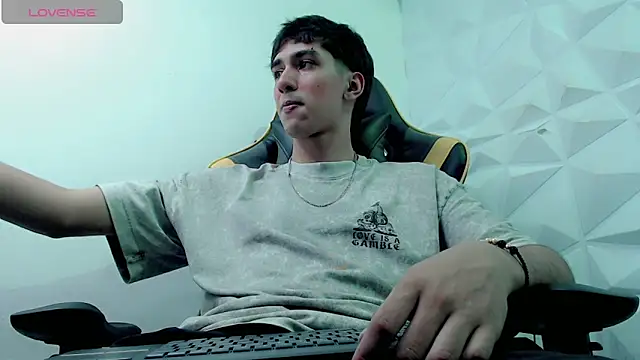 Snapshot of Jake_tripp chatting on 12/28/24, 03:37 Jake tripp online show from 12/28/24, 03:37