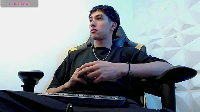 Snapshot of Jake_tripp chatting on 01/04/25, 03:18 Jake tripp online show from 01/04/25, 03:18