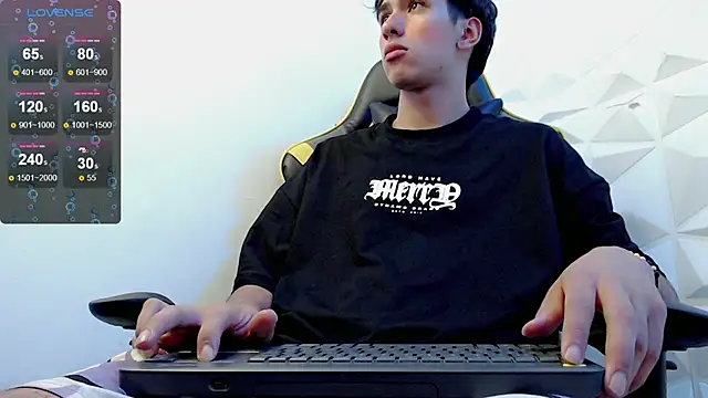 Snapshot of Jake_tripp chatting on 01/14/25, 07:27 Jake tripp online show from 01/14/25, 07:27