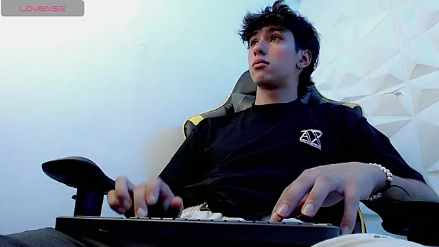 Snapshot of Jake_tripp chatting on 03/20/25, 04:51 Jake tripp online show from 03/20/25, 04:51