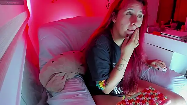 bonnie moon  online show from 09/24/25, 05:49