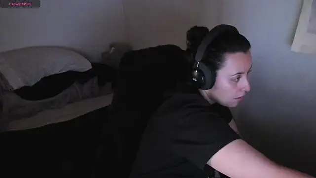 bonnie moon  online show from 05/09/26, 08:25