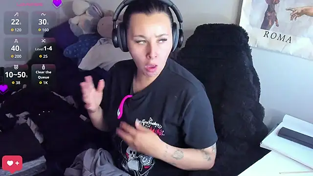 bonnie moon  online show from 06/14/26, 05:04