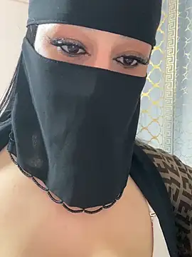 Snapshot of mari_layali chatting on 04/25/26, 10:18 mari layali online show from 04/25/26, 10:18
