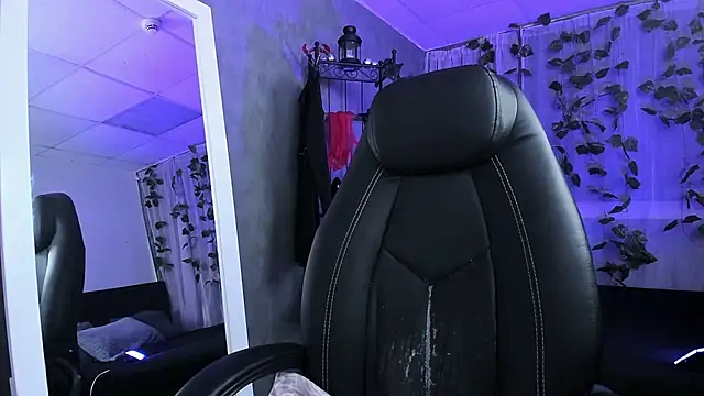 Tina Tayllor online show from 10/05/25, 06:28