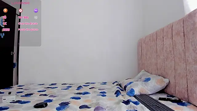 lizziemontana2 online show from 06/03/26, 07:41