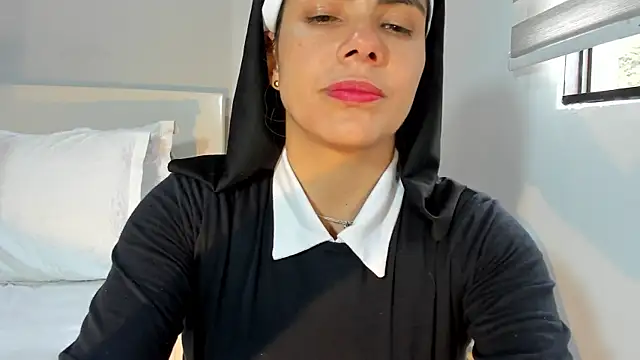 ClaraMariaMon online show from 06/05/26, 07:19