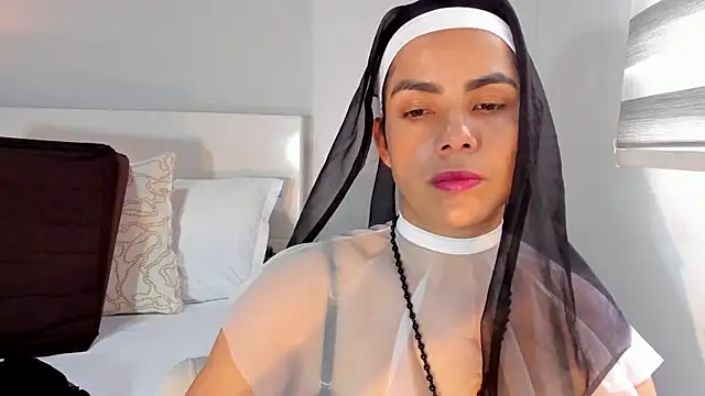 ClaraMariaMon online show from 06/25/26, 04:11