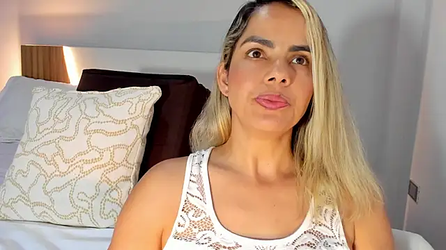 ClaraMariaMon online show from 07/19/26, 07:39