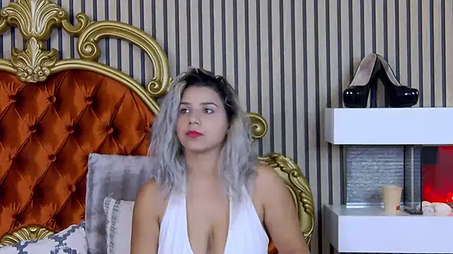 Snapshot of SweetMissXXX chatting on 10/15/25, 06:35 SweetMissXXX online show from 10/15/25, 06:35