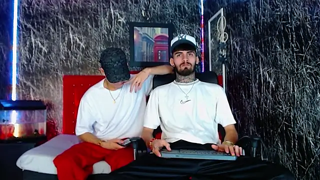 Snapshot of Brutal_Sex_Fucking chatting on 12/21/24, 08:43 Brutal Sex Fucking online show from 12/21/24, 08:43