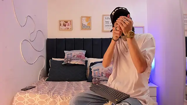 Snapshot of Brutal_Sex_Fucking chatting on 11/17/25, 09:31 Brutal Sex Fucking online show from 11/17/25, 09:31