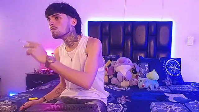 Snapshot of Brutal_Sex_Fucking chatting on 11/26/25, 10:33 Brutal Sex Fucking online show from 11/26/25, 10:33