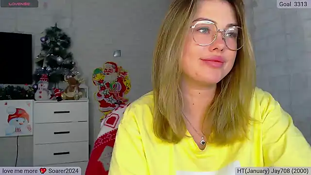 Snapshot of SuchCute chatting on 01/12/25, 03:28 SuchCute online show from 01/12/25, 03:28